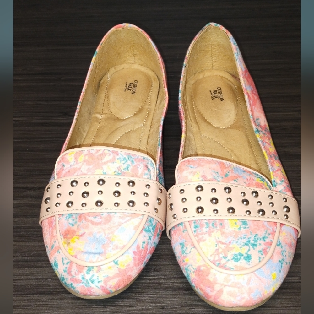 Cushion Walk Flats by Avon Size11